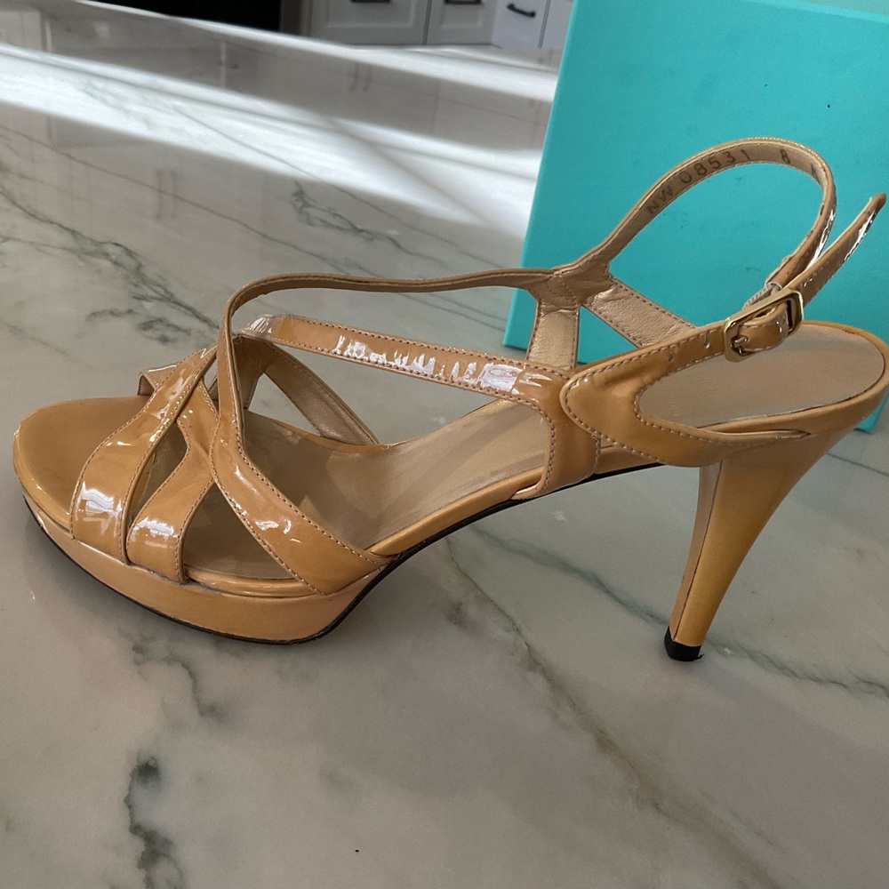 Stuart Weitzman Cross Strappy Buckle Heels Sz 8 Nude - Picture 2 of 15